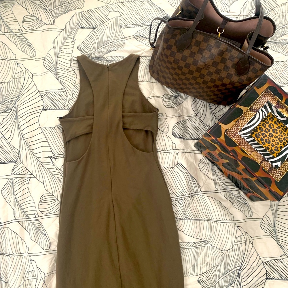 Body Contouring Olive Green Dress with inner tummy control! 🖤🔥